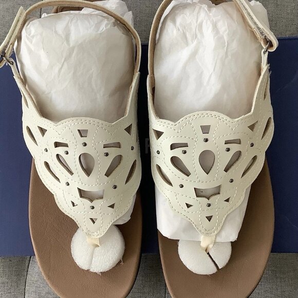 White Rockport Ridge Sling Sandals Size 9.5 WIDE - Picture 1 of 3